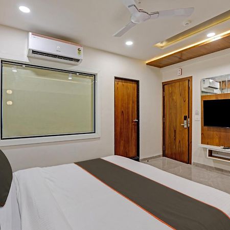 Collection O Alpha One Hotel Ahmedabad Exterior foto