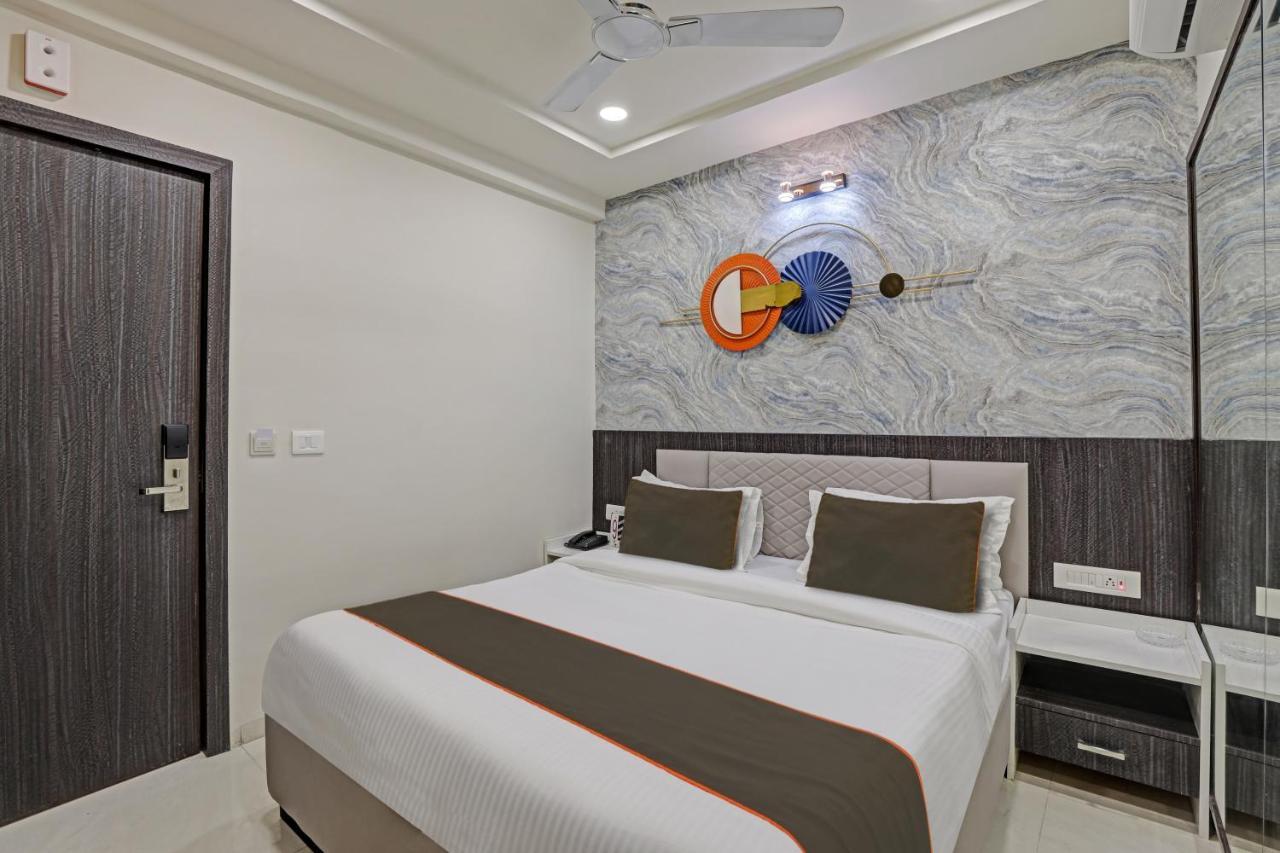 Collection O Alpha One Hotel Ahmedabad Exterior foto