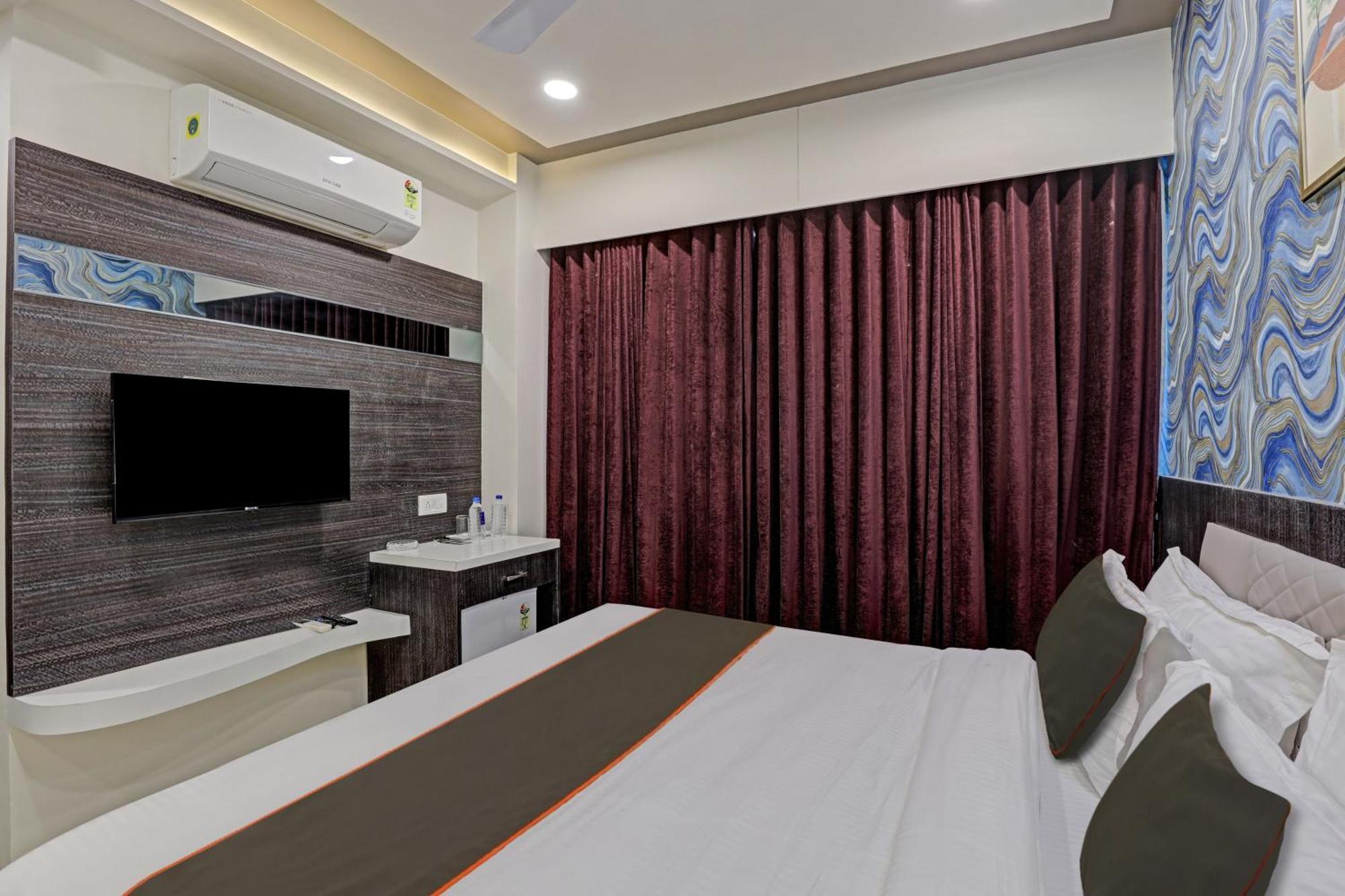 Collection O Alpha One Hotel Ahmedabad Exterior foto
