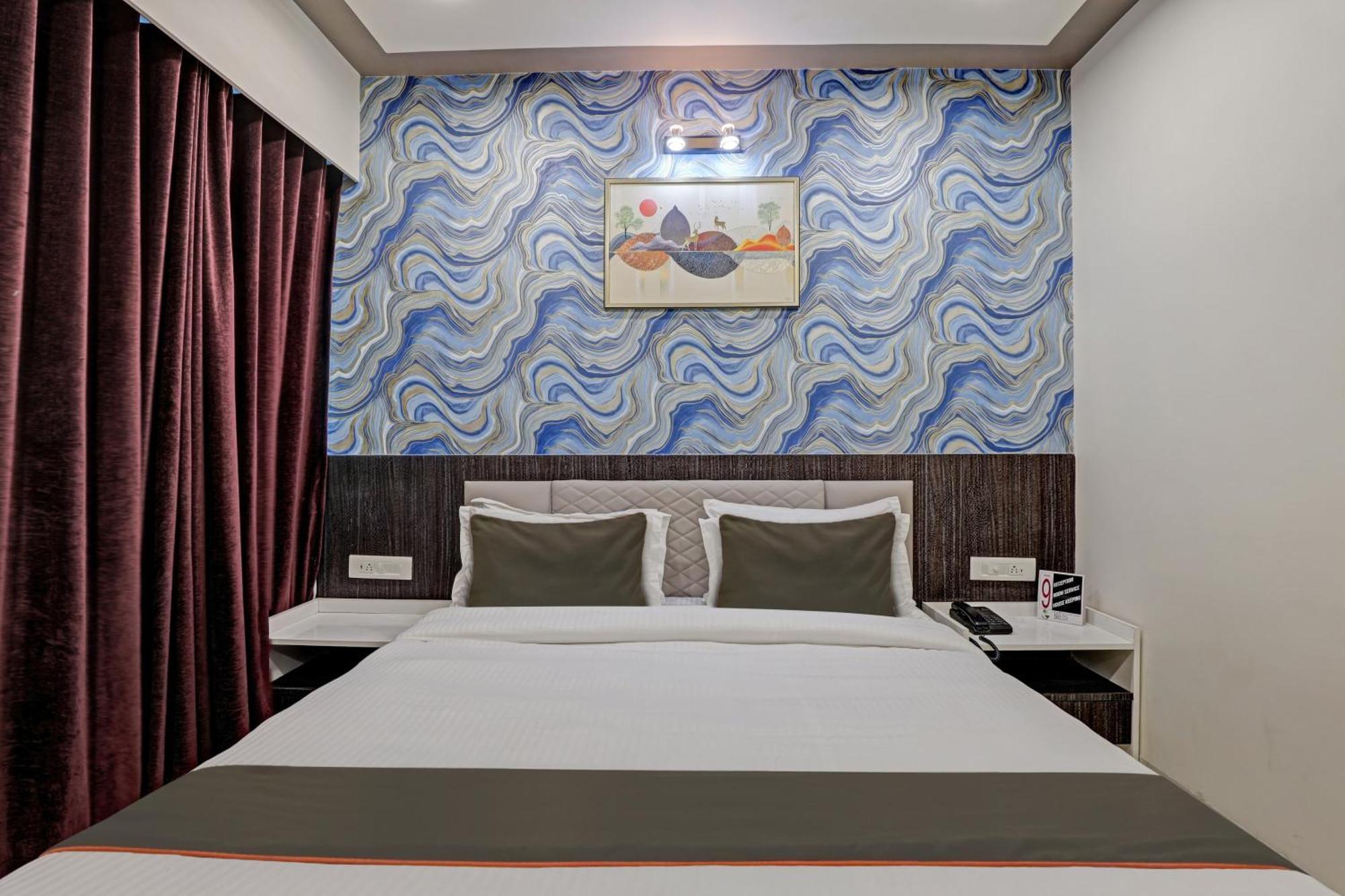 Collection O Alpha One Hotel Ahmedabad Exterior foto