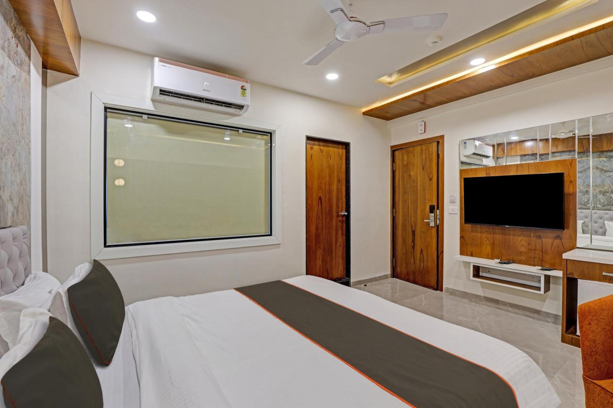 Collection O Alpha One Hotel Ahmedabad Exterior foto