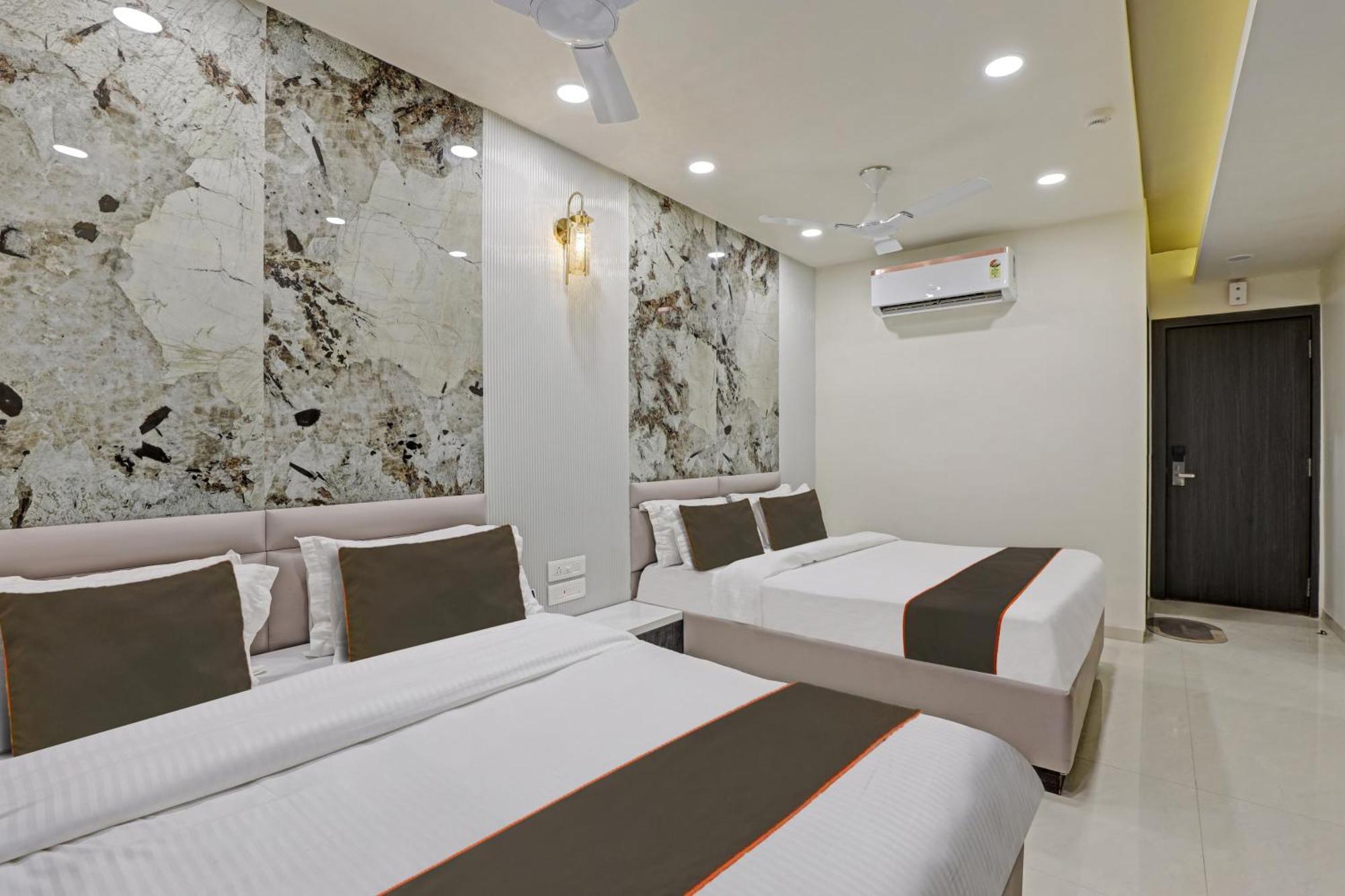 Collection O Alpha One Hotel Ahmedabad Exterior foto