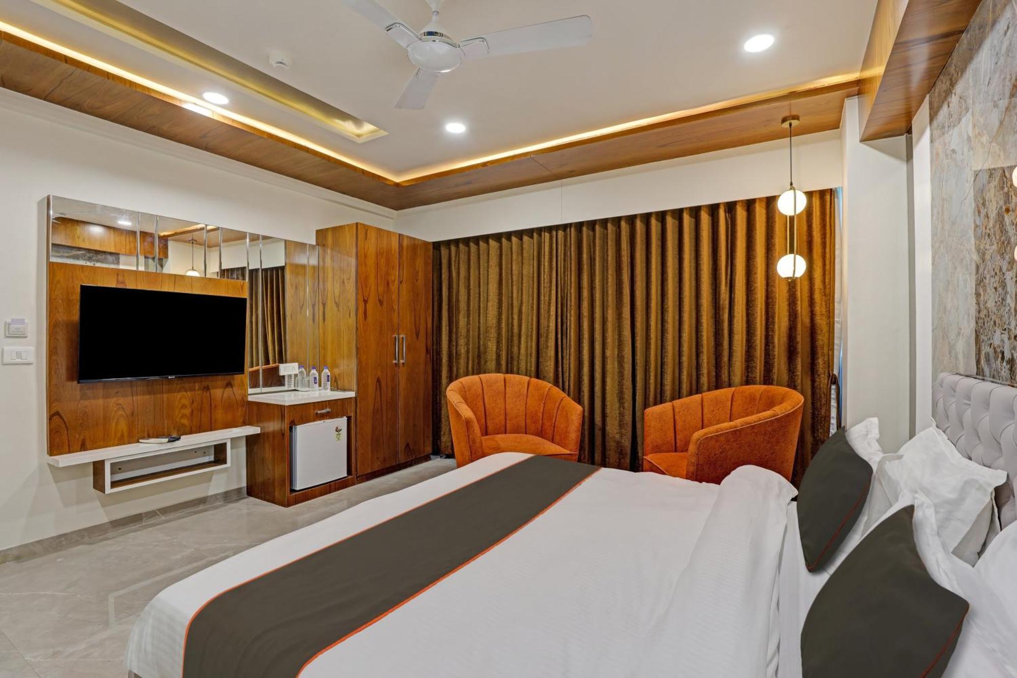 Collection O Alpha One Hotel Ahmedabad Exterior foto