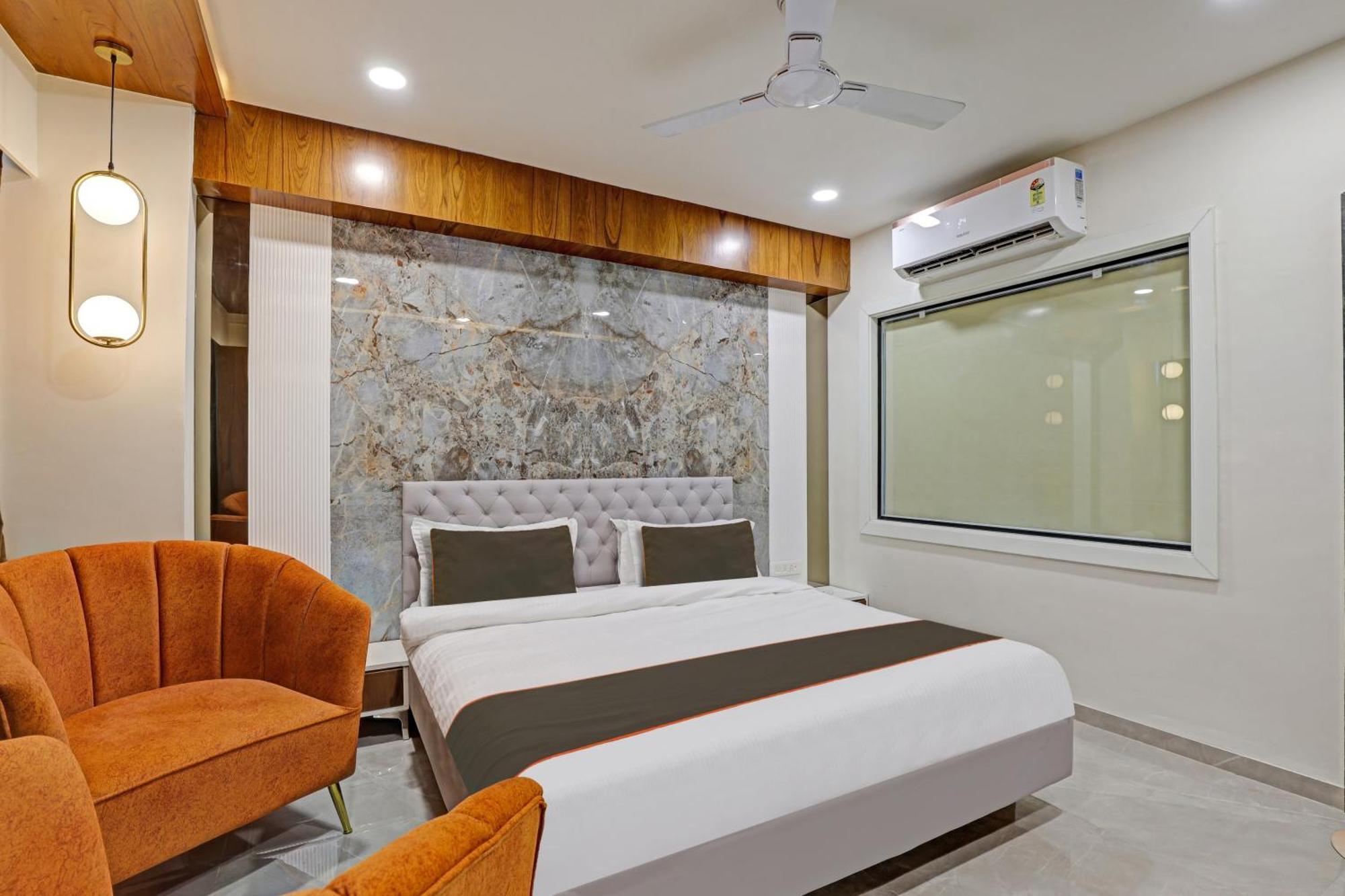 Collection O Alpha One Hotel Ahmedabad Exterior foto