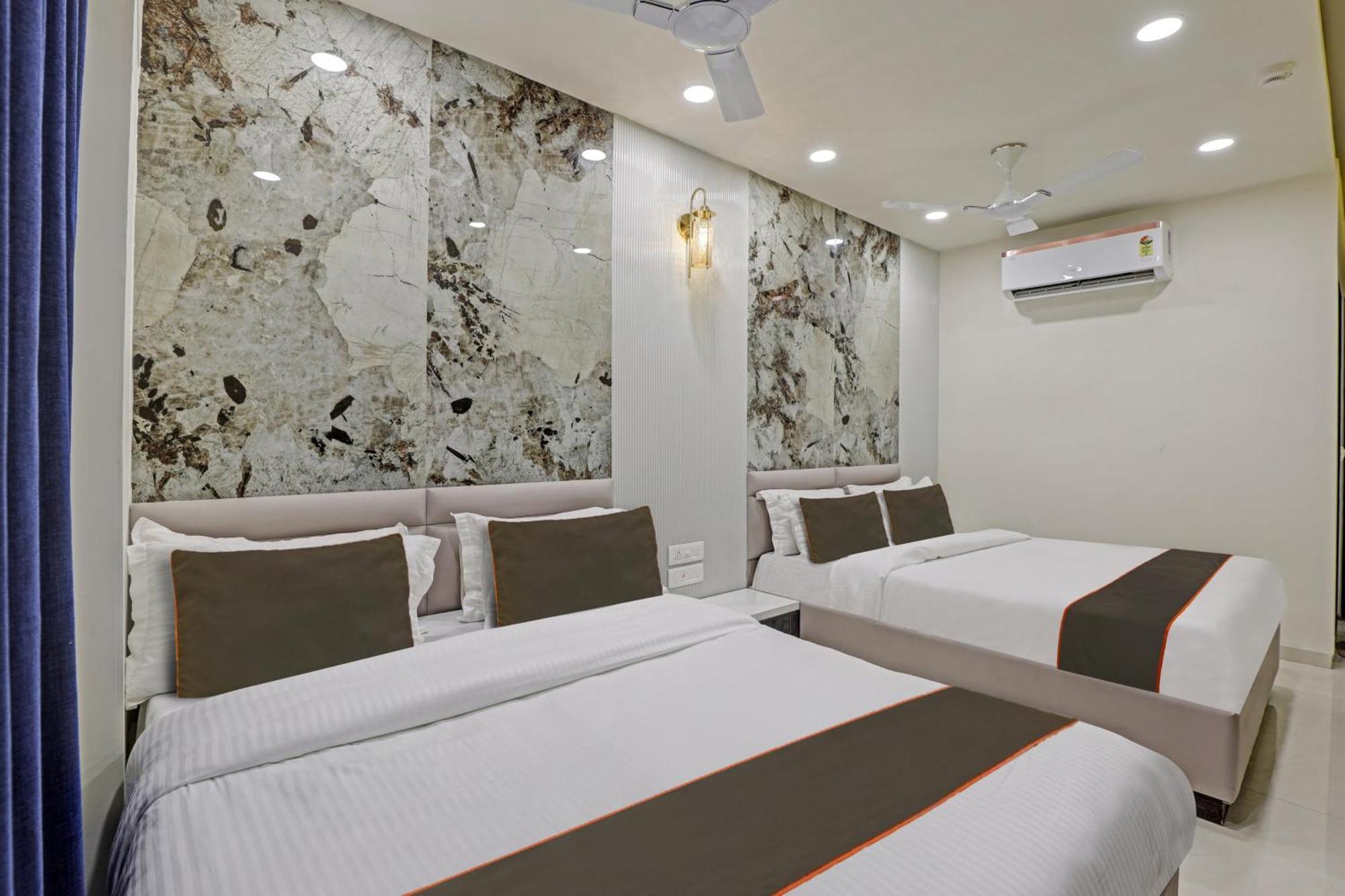 Collection O Alpha One Hotel Ahmedabad Exterior foto