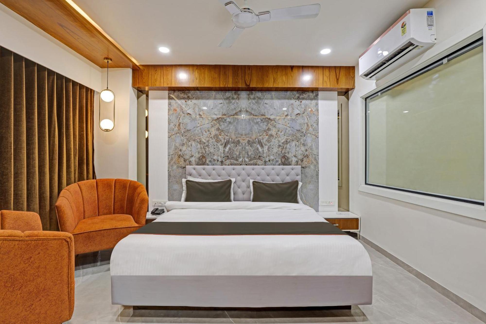 Collection O Alpha One Hotel Ahmedabad Exterior foto